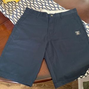 Men’s Volcom navy blue stretch shorts, size 30.